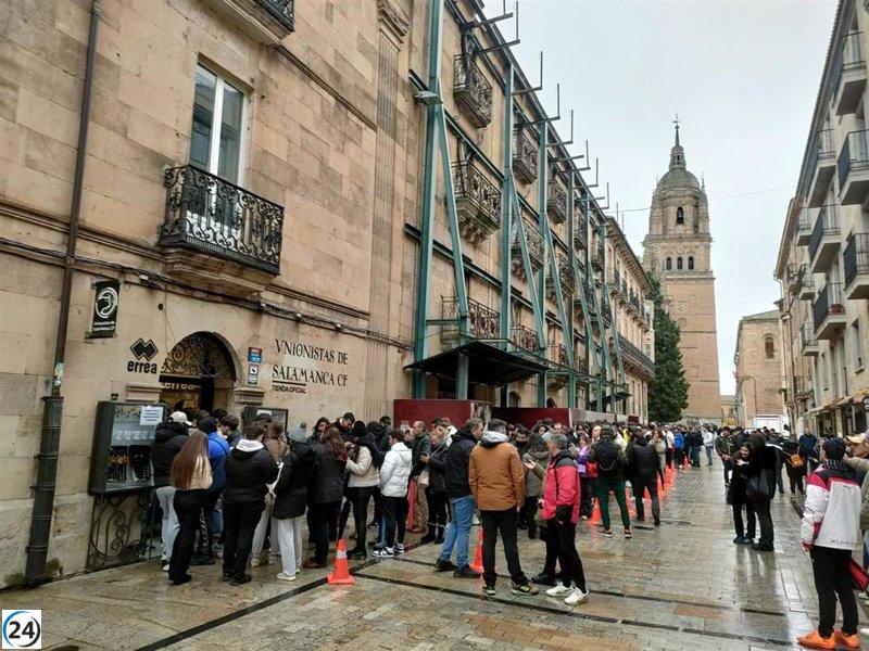 Valientes aficionados pernoctan al aire libre para unirse a las filas de Unionistas de Salamanca