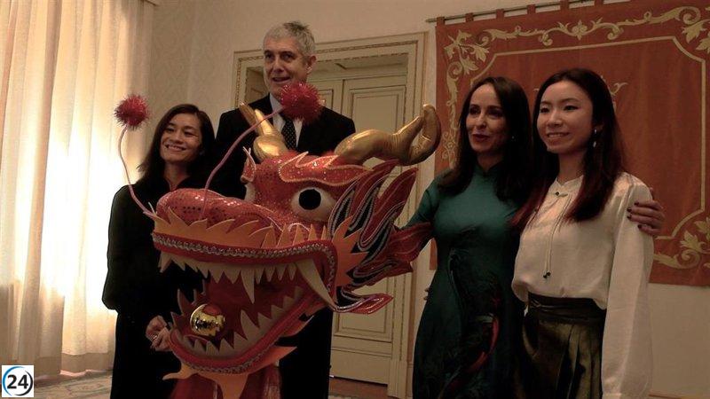 Celebración del Año Nuevo Chino en Salamanca: danzas, pasacalles y cocina tradicional asiática.