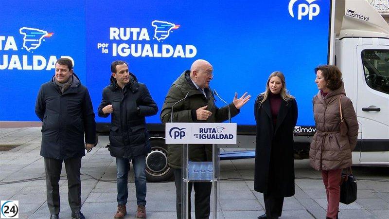Mañueco denuncia al PSOE por corromper las instituciones y ensuciar la política.