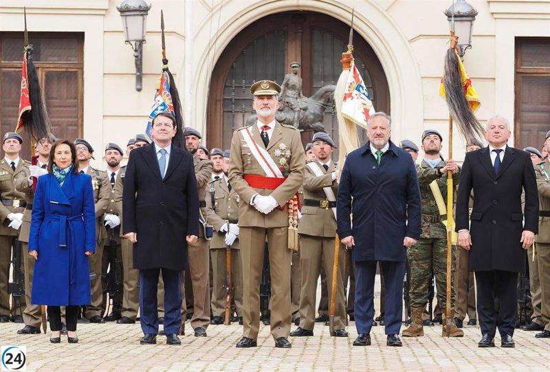 ''Farnesio celebra su aniversario y honra a los caídos ante multitud en Valladolid''