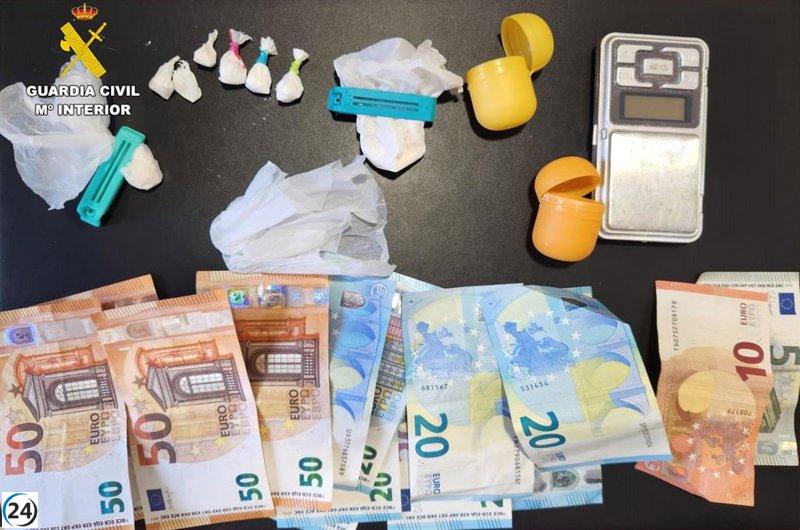 Capturado traficante de drogas con 9 gramos de cocaína en Benavides (León) para consumo recreativo.