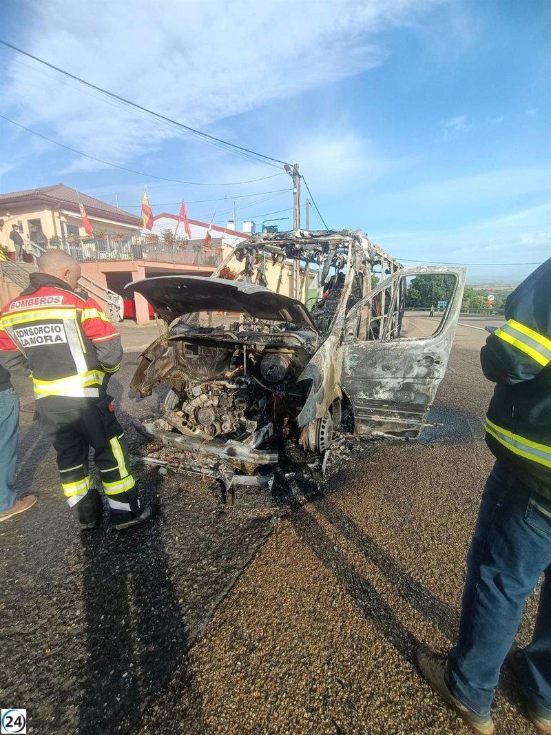 Incendio en microbús de Trabazos (Zamora) no deja heridos.