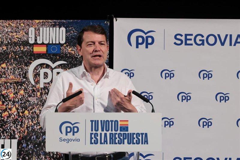 Mañueco llama a concentrar el voto en el PP ante las críticas de Sánchez y Ribera.