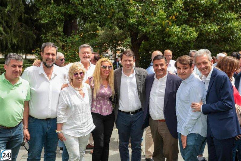 Mañueco busca el respaldo de los socialistas desencantados con el entorno de Sánchez.