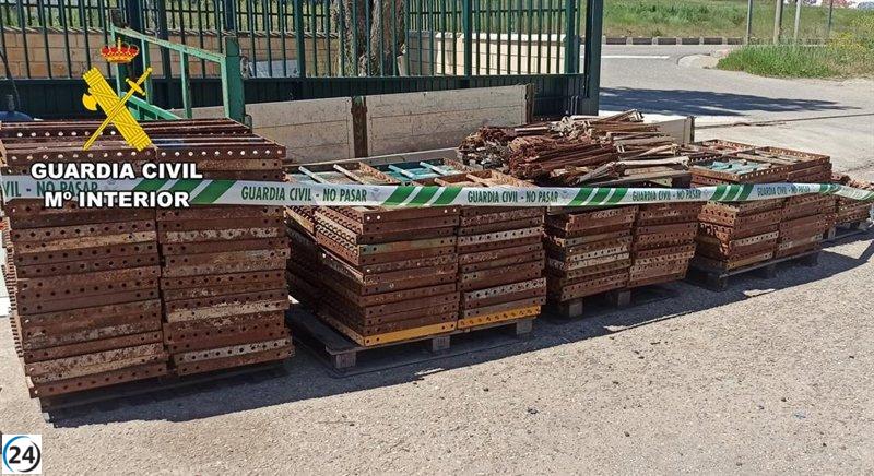 Dos arrestados por robar material de construcción y alcantarillado en Burgos.