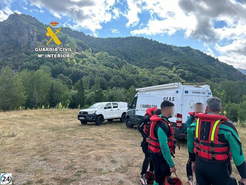 Equipos de rescate subacuáticos se unen a la búsqueda del hombre desaparecido en Las Salas (León) en el río Esla.
