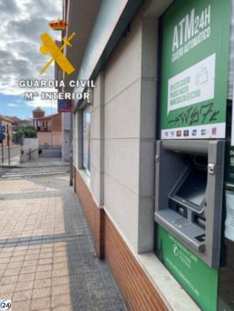 Sospechoso captado en cámara robando 600 euros de un cajero en Arroyo.