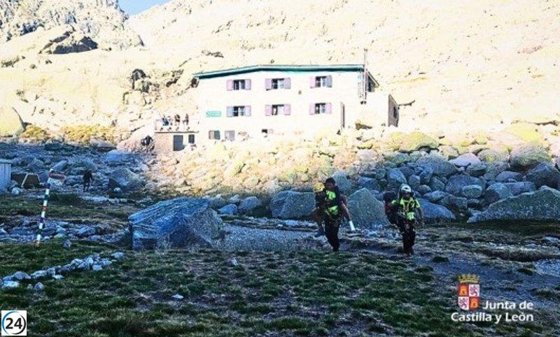 Heroica operación de rescate en la Laguna Grande de Gredos: montañera herida salvada por equipos de emergencia en Ávila.