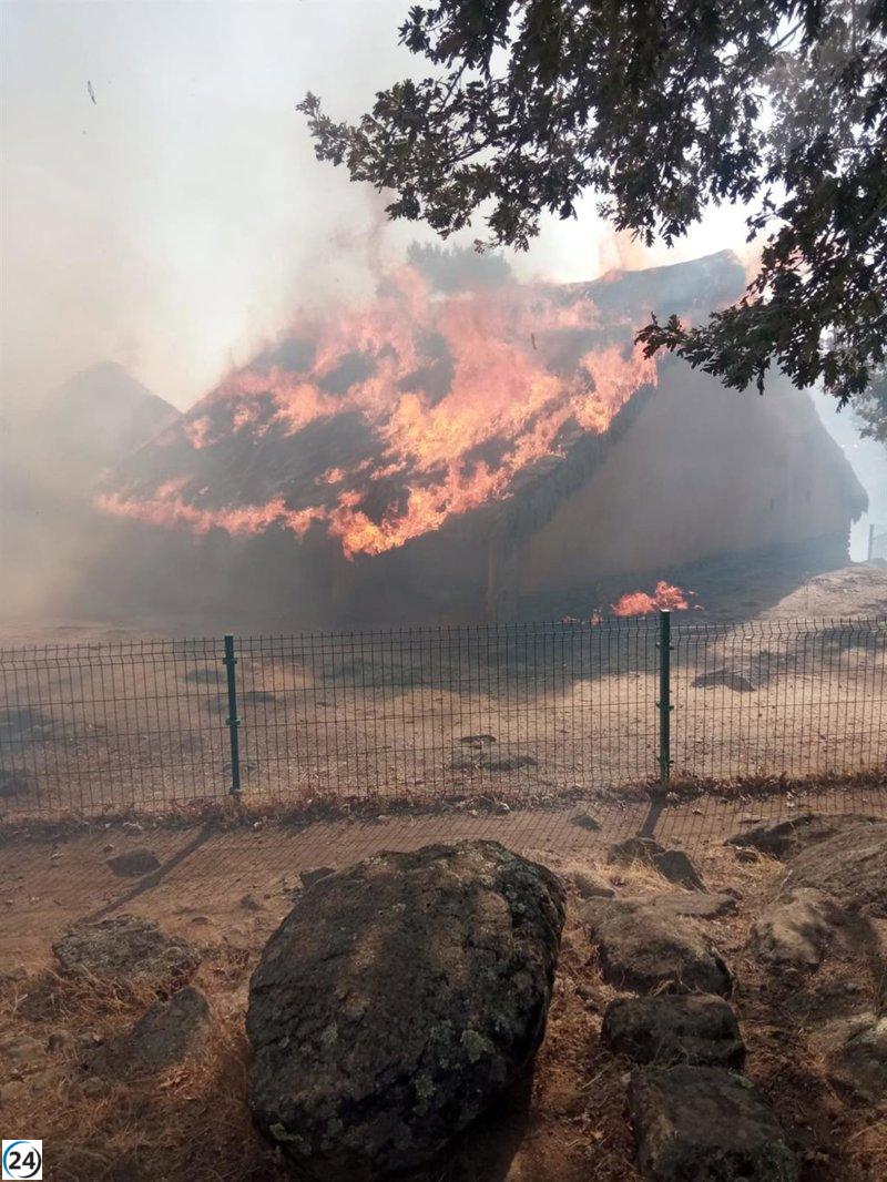 Las casas musealizadas del castro celta en El Raso (Ávila) arrasadas por incendio.