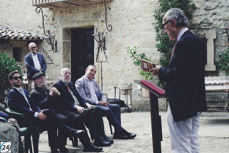 El alcalde de Cuenca agradecido por premio de Fundación Godofredo Garabito.