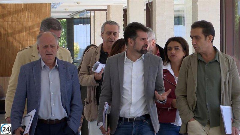 UGT, CCOO y PSOE acusan a Vox de frenar la convocatoria de la Comisión de control del Diálogo Social en las Cortes.