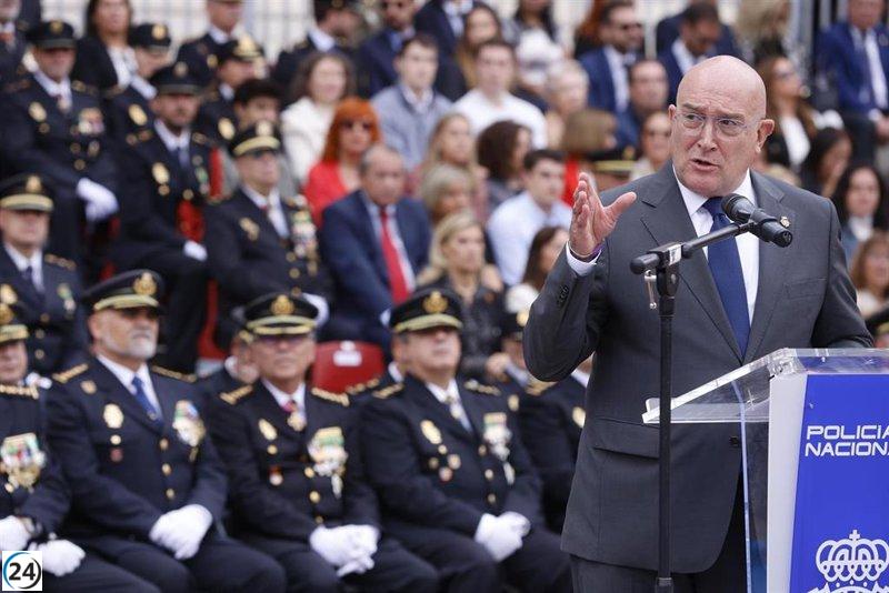 Carnero elogia la dedicación de la Policía Nacional.
