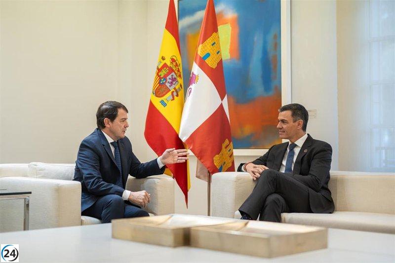 Mañueco exige a Sánchez avanzar en el Corredor Atlántico y los soterramientos en Valladolid, León y Palencia.