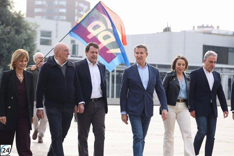 Mañueco acusa al PSOE de avalar la corrupción y traicionar a Castilla y León.