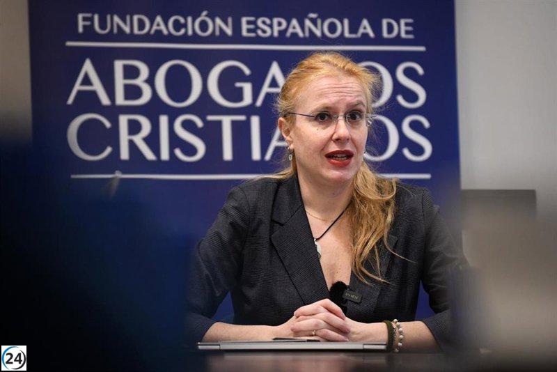 Abogados Cristianos demandan a jueces del Supremo por respaldar banderas LGTBi.