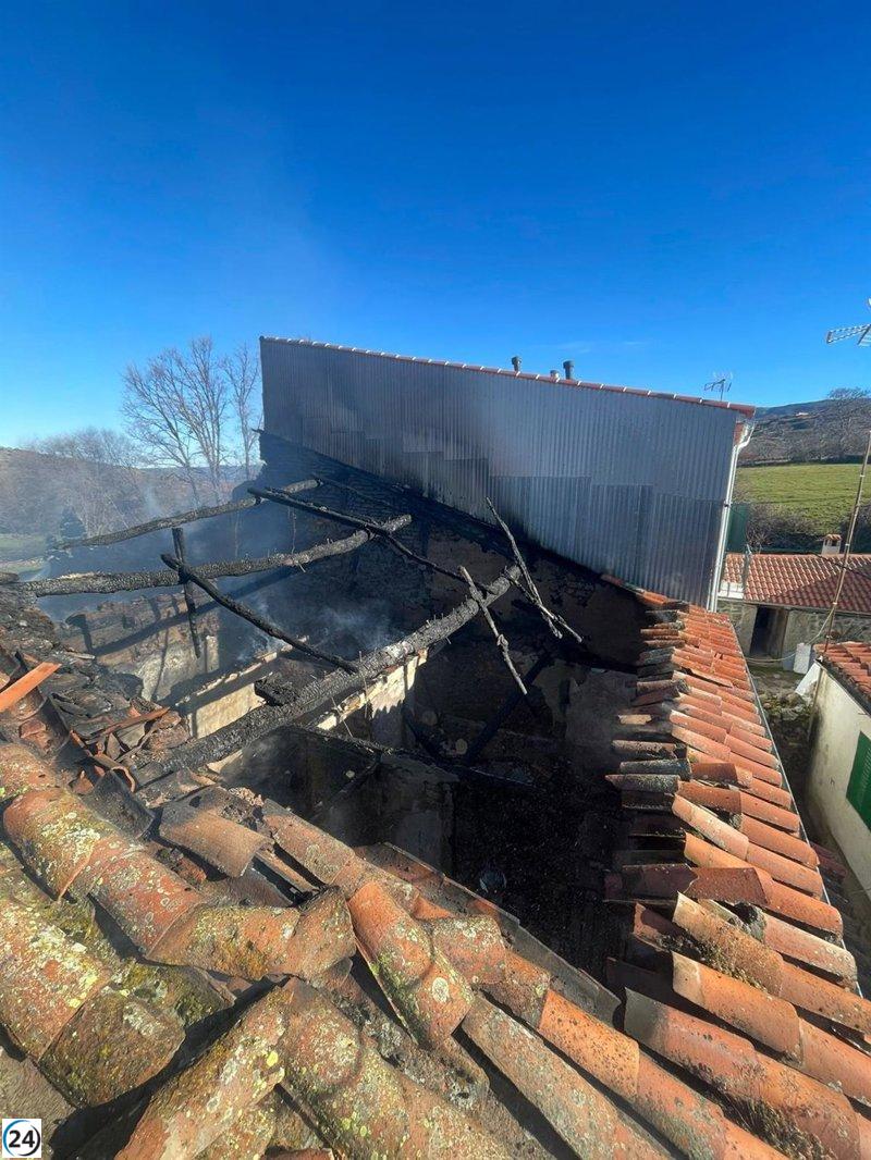 Herido grave en incendio que afecta a cuatro casas en Santiago del Collado, Ávila.