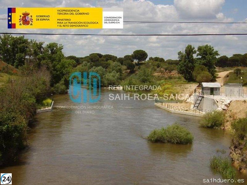 Río Adaja bajo alerta naranja en Arévalo y amarilla en Valdestillas.