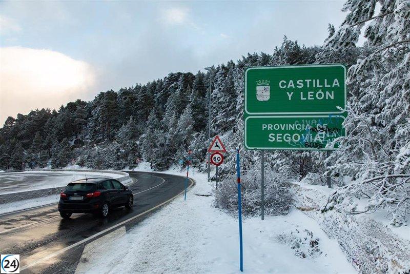 Nevadas provocan cierres en la AV-932 y CL-601 en Castilla y León.