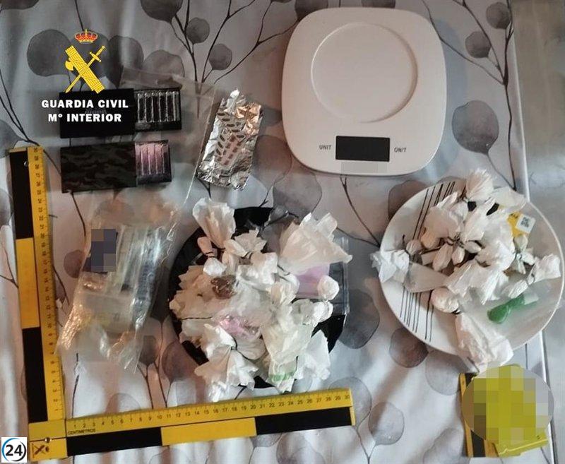 Desmantelan un punto de venta de drogas en Aranda y arrestan a siete personas.