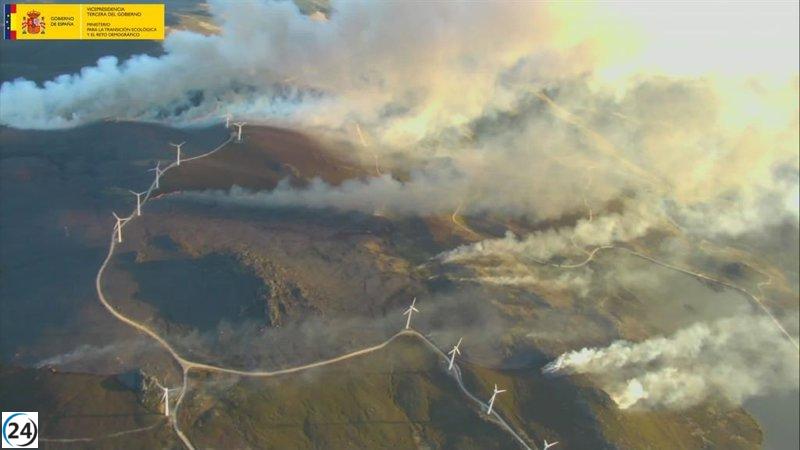 Medios de extinción luchan contra tres incendios en Castilla y León: dos en Zamora y uno en Ávila.