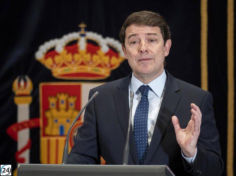 Mañueco recuerda al Papa Francisco y resalta su inquebrantable compromiso con la dignidad humana.