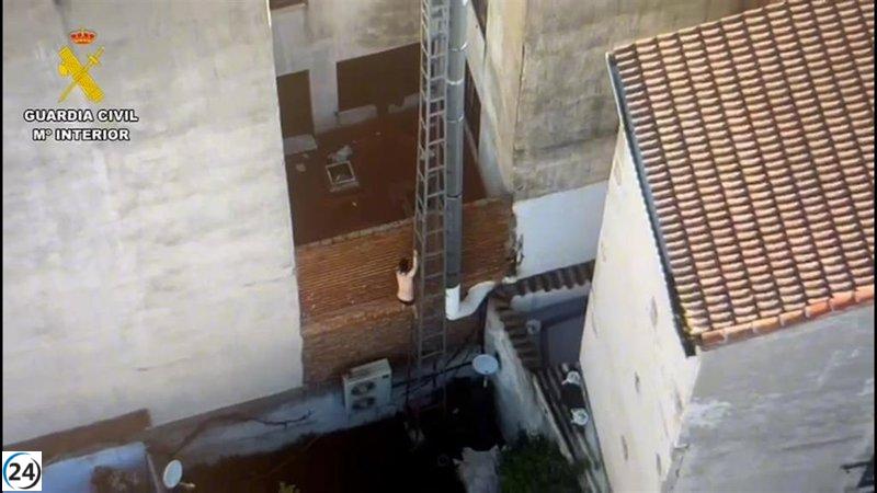 Detienen a agresor de violencia de género en La Moraña tras una intensa fuga por los tejados.