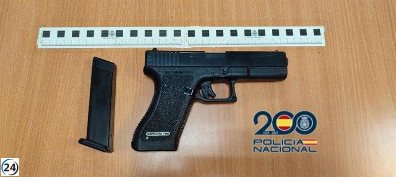 Arrestan en Valladolid a un hombre por agredir a un joven con un arma de imitación.