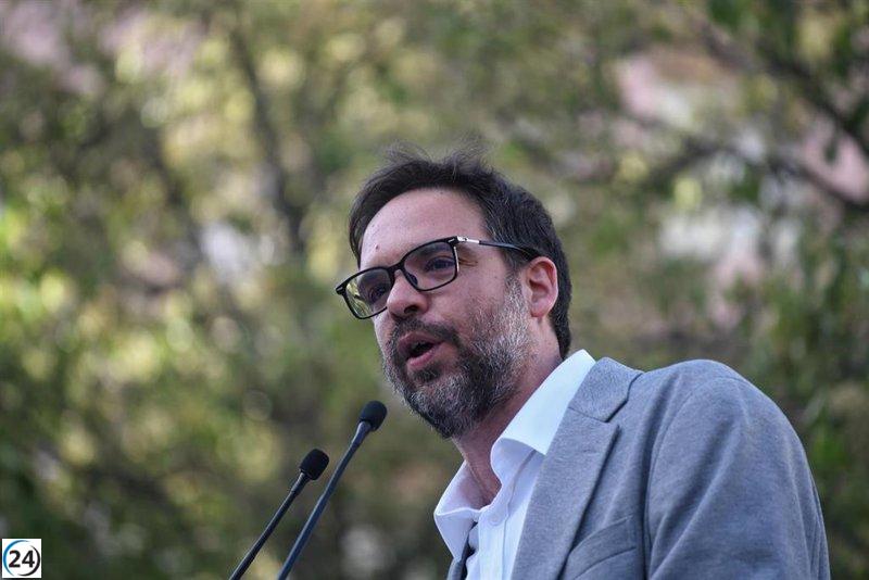 Fernández Heredia de Renfe aboga por criterios de interés nacional y critica al PP por descuidar el sector ferroviario.