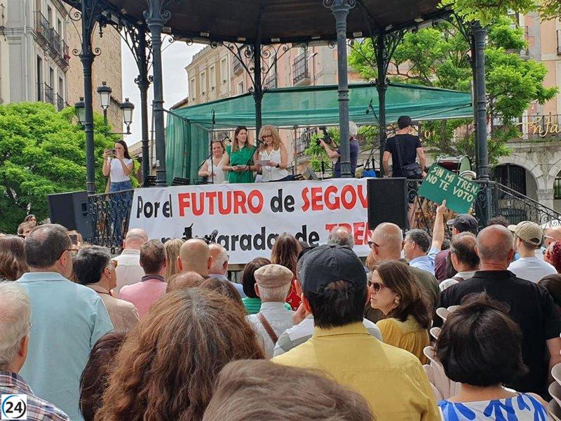Protesta en Segovia reúne a mil personas en defensa de paradas de tren.