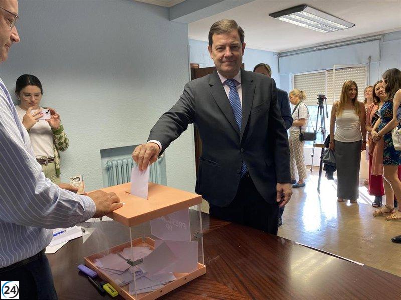 Mañueco exige la renuncia de Sánchez y elecciones anticipadas, posicionando al PP como la única opción viable.