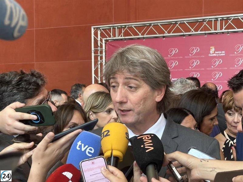 Martínez (PSOE) critica a Mañueco por emplear los Premios como inicio de su campaña electoral.