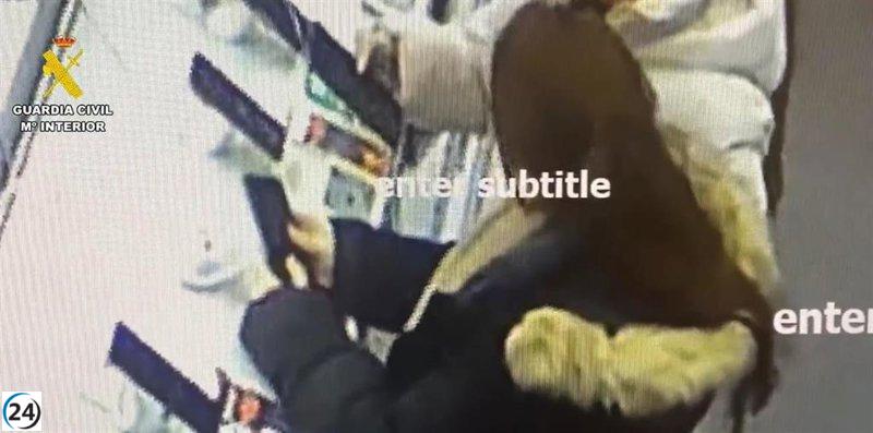 Madre e hija arrestadas por el hurto de un teléfono de 820 euros en Río Shopping.