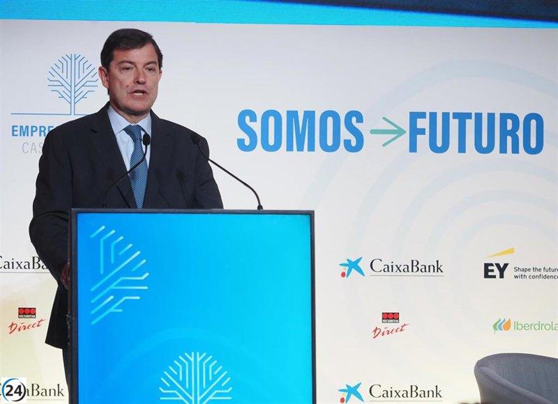 Mañueco acusa a Sánchez de corrupción y demanda elecciones inmediatas.