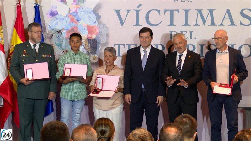 Mañueco se opone a la normalización del terrorismo y rechaza su inclusión en instituciones.