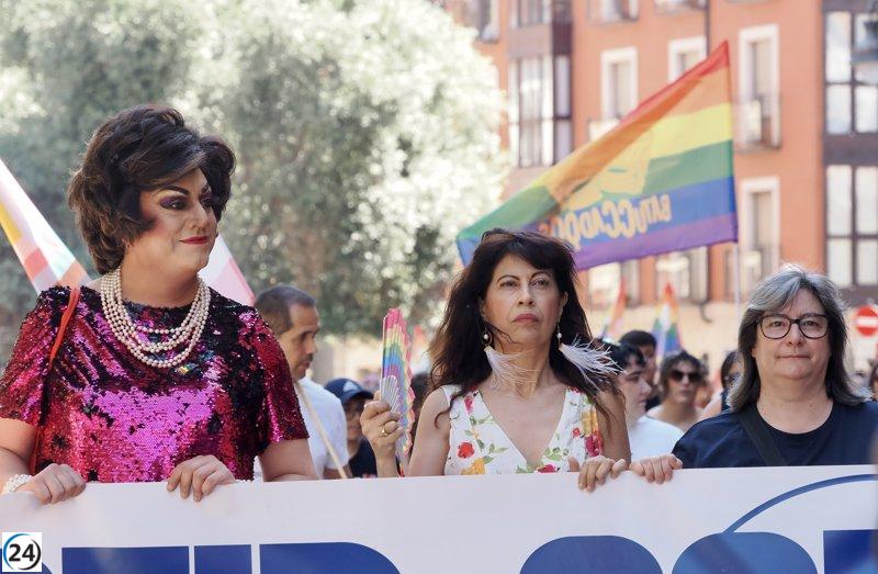 Redondo defiende la libertad del LGTBI+ ante intentos de limitar sus derechos.
