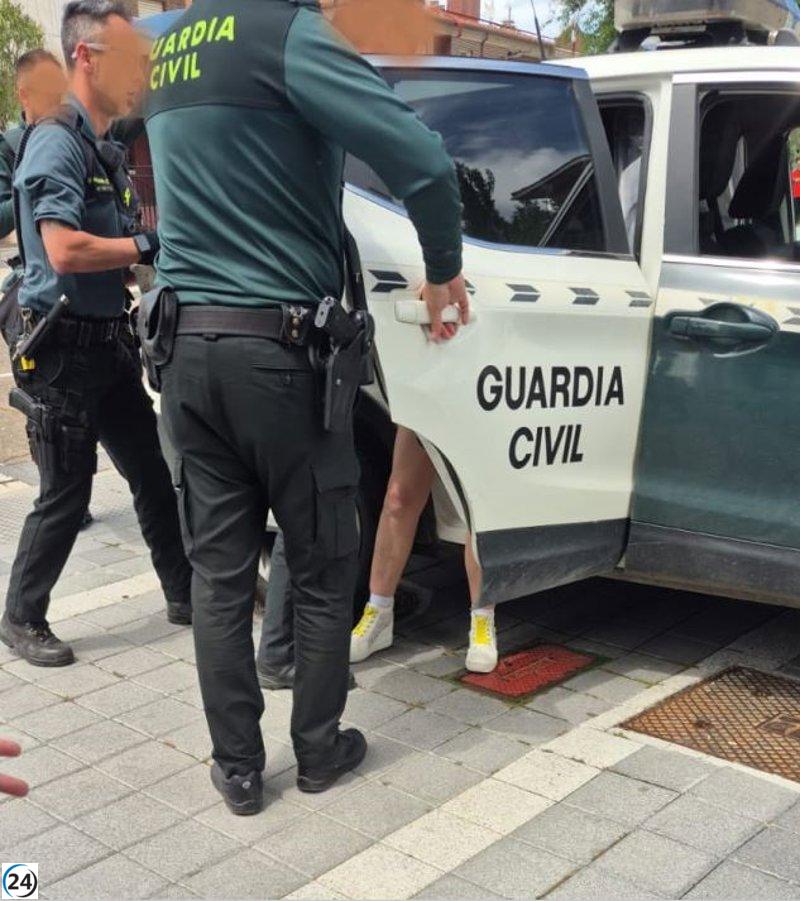 Detienen a dos personas por robar más de 2.000 euros en prendas en un comercio de Arroyo de Valladolid.