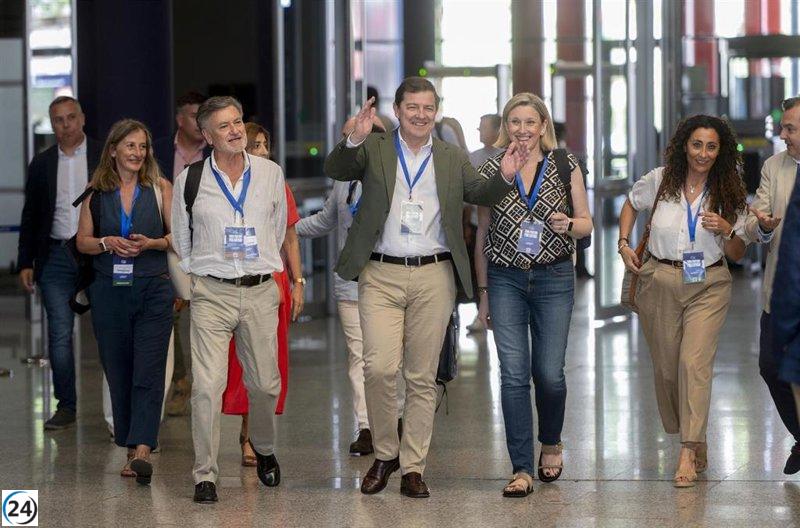 Mañueco elogia a Aznar y Rajoy como modelos a seguir y critica la total deshonestidad del Gobierno.