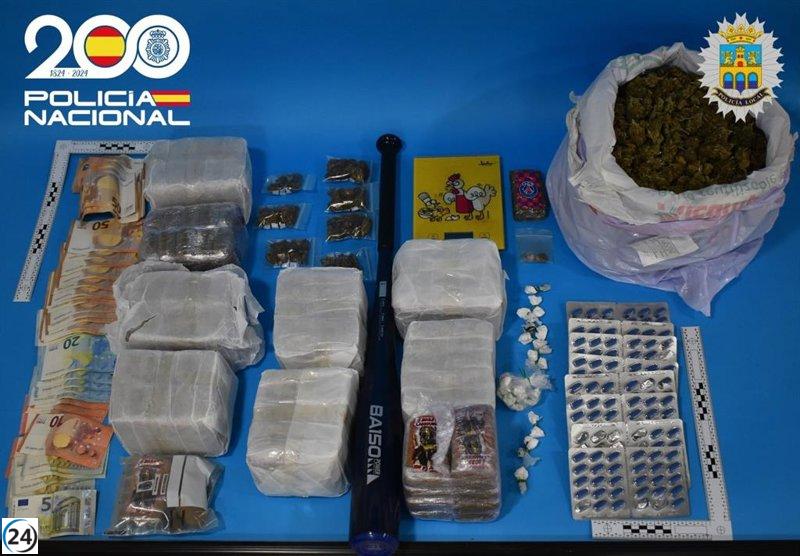 Detenidos en Aranda dos hombres con un cargamento de diez kilos de estupefacientes.