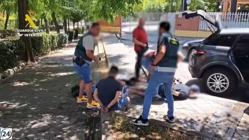 Fingiendo ser personal de limpieza, delincuentes roban a empresarios chinos en Ávila.