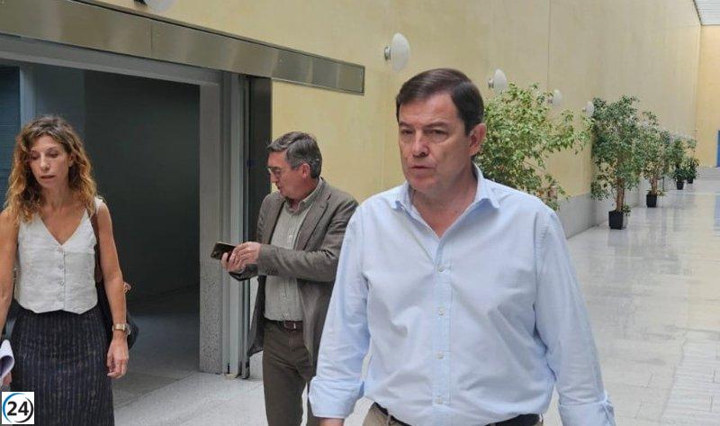 Mañueco resalta la mejora en la situación de los incendios y asegura que actualmente 