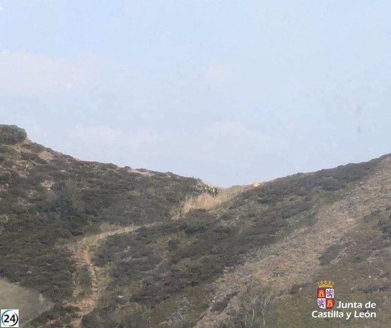 Voluntaria rescatada tras desmayarse en incendios del monte Catoute en León.