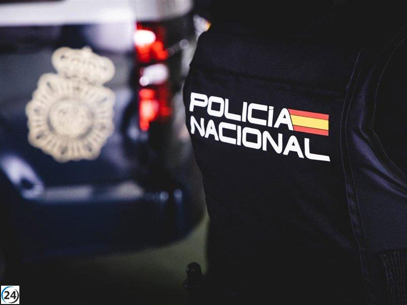 Tres arrestos, incluidos dos menores, por asalto a mano armada a mujeres en Valladolid.