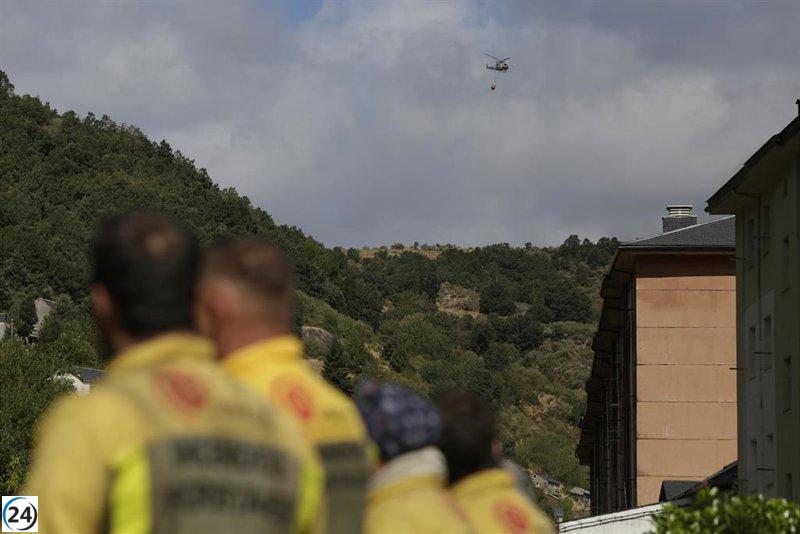 El incendio de Fasgar, León, muestra una evolución positiva con un perímetro de 74 kilómetros.