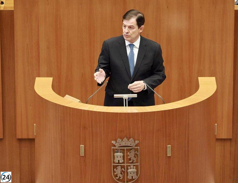 Mañueco aboga por la unidad y dejar de lado la política en tiempos de incendios.