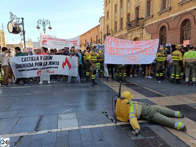 Cientos de leoneses exigen la destitución de altos cargos de la Junta tras los incendios.
