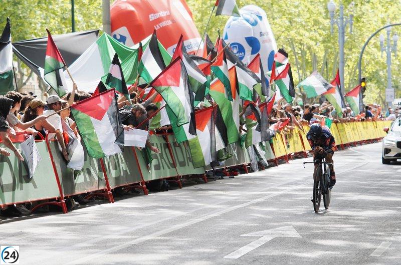Detenidos dos activistas pro Palestina en la Vuelta; Podemos critica a Marlaska.