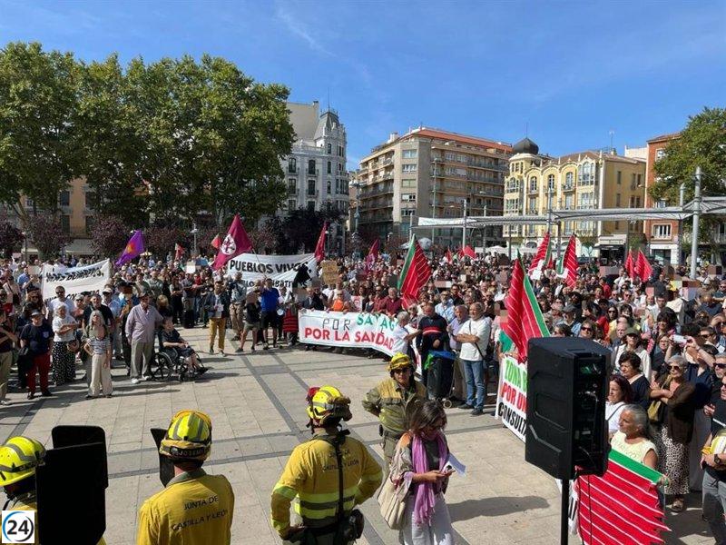 Casi mil manifestantes en Zamora critican la gestión de incendios.