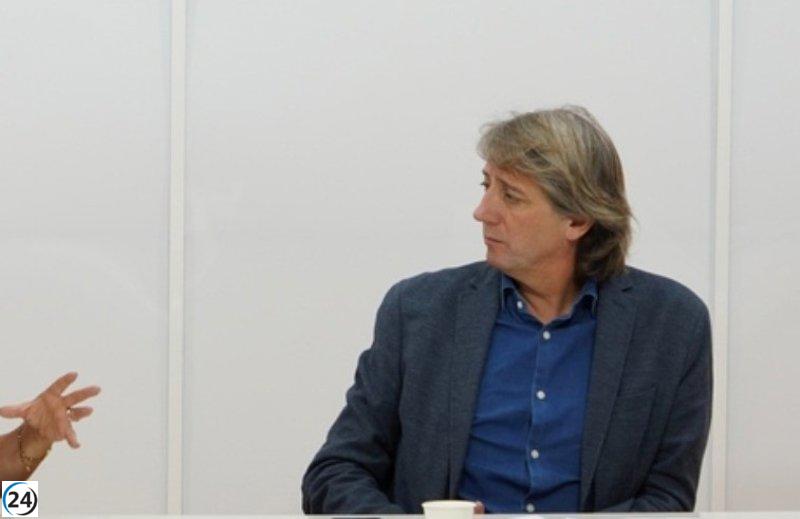 Martínez critica la reunión de Mañueco con los presidentes de diputaciones como un mero espectáculo tras los incendios.