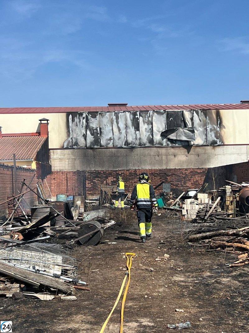 Apagan fuego en terreno baldío de Montemayor de Pililla, Valladolid.