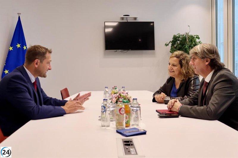 Martínez insta a Mañueco a defender Castilla y León en Europa y lo acusa de desinformar a las organizaciones agrícolas.